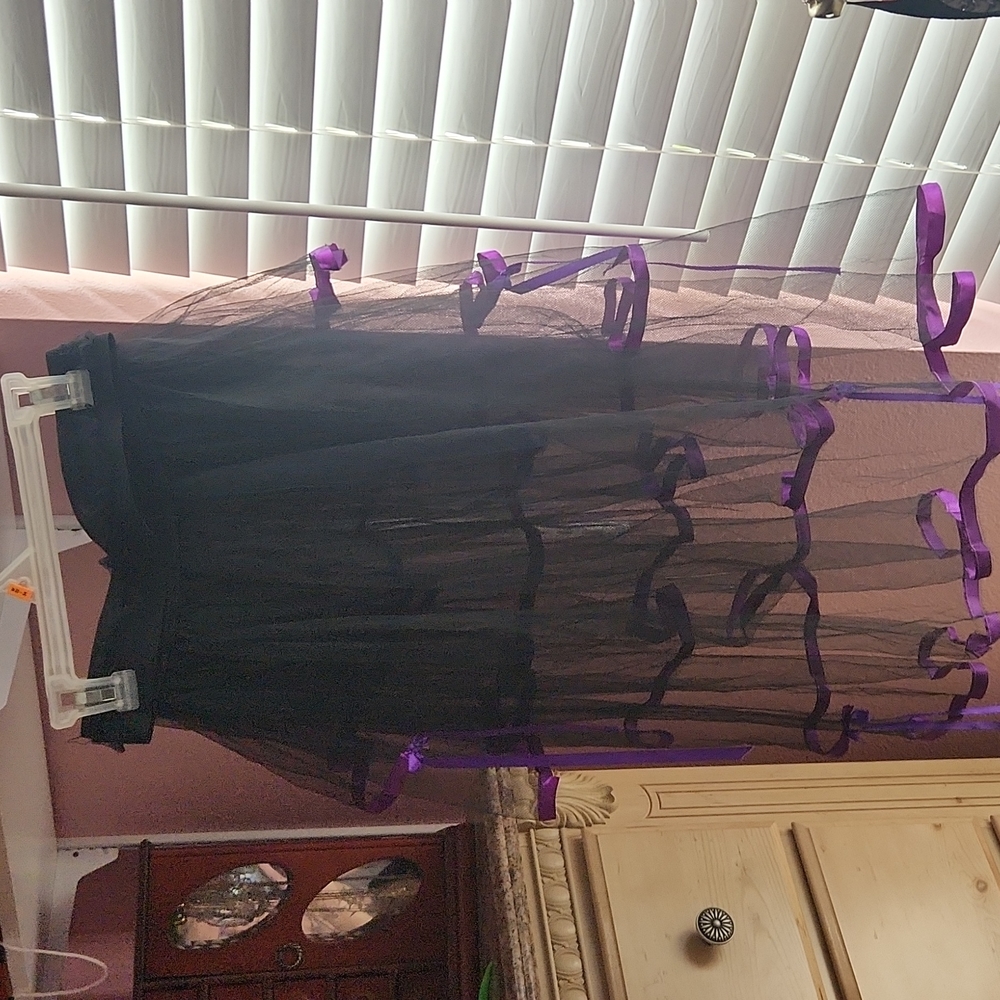 Elastic waistband skirt for the back.